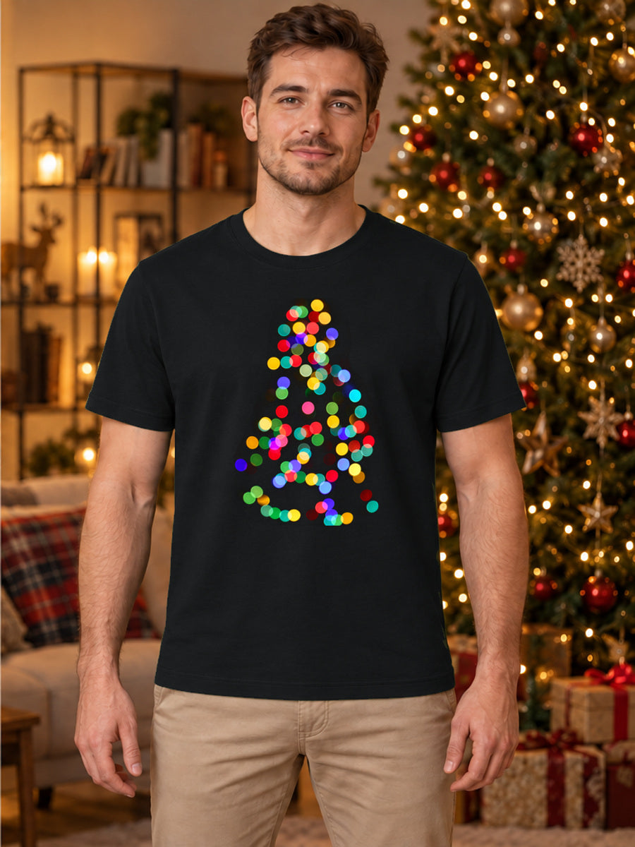 Tricou de Crăciun Christmas Tree Lights - Negru - tricou unisex pe model masculin, decor de Crăciun (mockup V3)