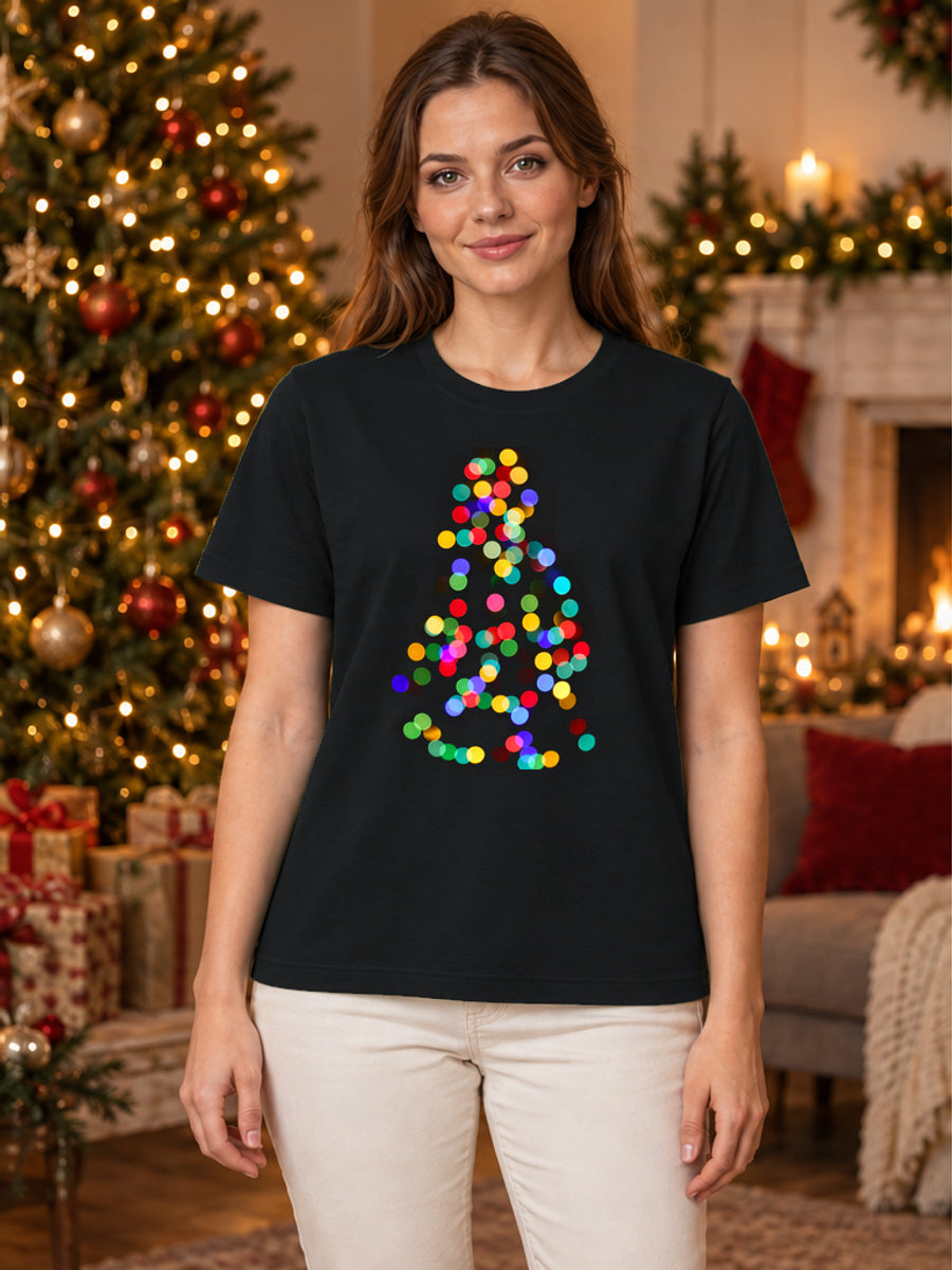 Tricou de Crăciun Christmas Tree Lights - Negru - tricou unisex pe model feminin, decor de Crăciun (mockup V3)
