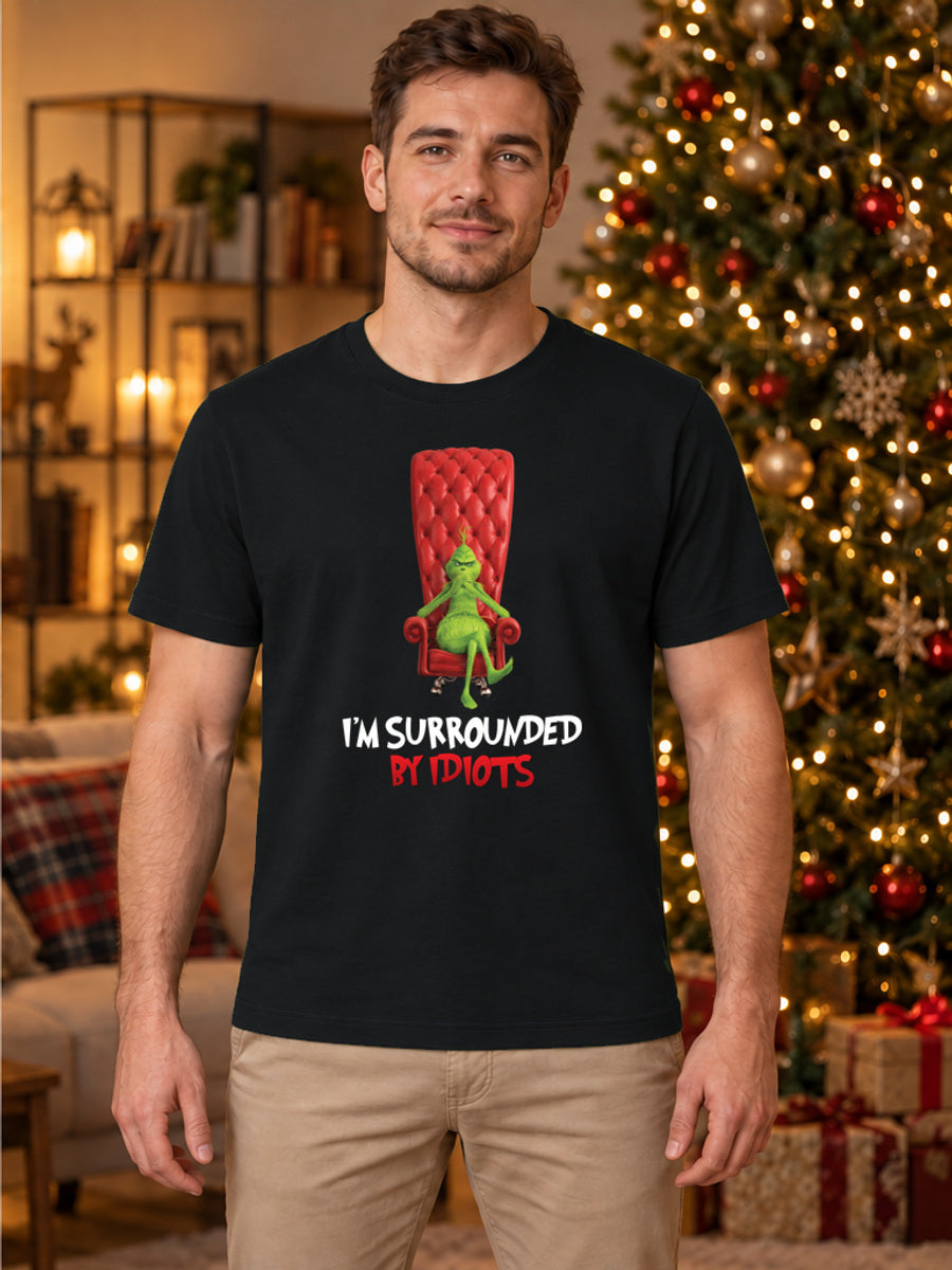Tricou de Crăciun Surrounded by Idiots - Negru - tricou unisex pe model masculin, decor de Crăciun (mockup V3)