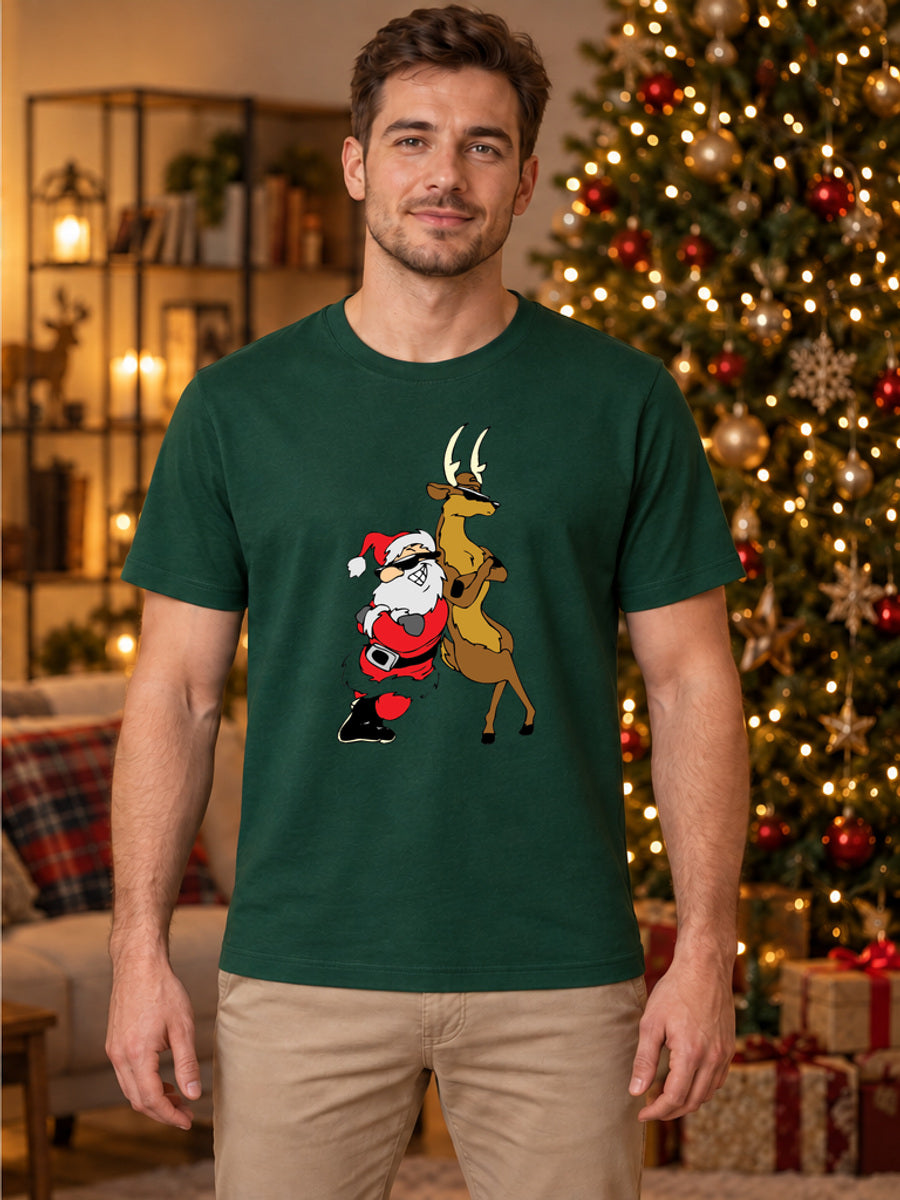 Tricou de Crăciun Cool Santa and Reindeer - Bottle Green - tricou unisex pe model masculin, decor de Crăciun (mockup V3)