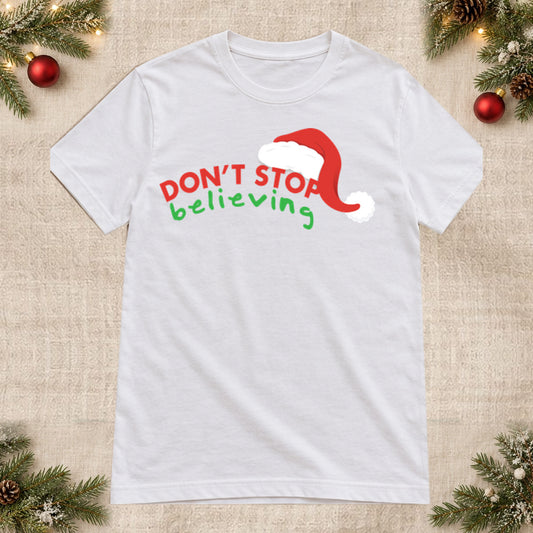 Tricou de Crăciun Don’t Stop Believing - Alb - imagine principală, alb curat fără Heather (mockup)