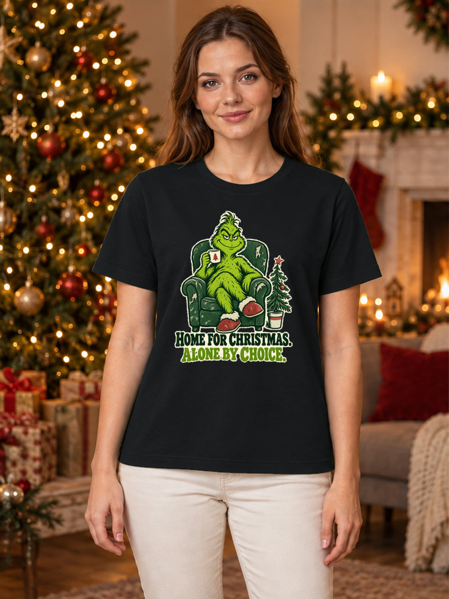 Tricou de Crăciun Grinch Home For Christmas - Negru - tricou unisex pe model feminin (mockup)