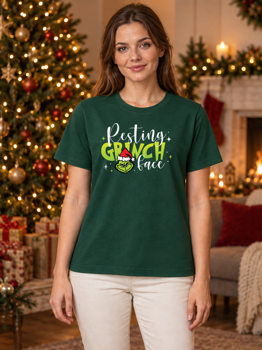 Tricou de Crăciun Resting Grinch Face - Bottle Green - tricou unisex pe model feminin, decor de Crăciun (mockup V3)