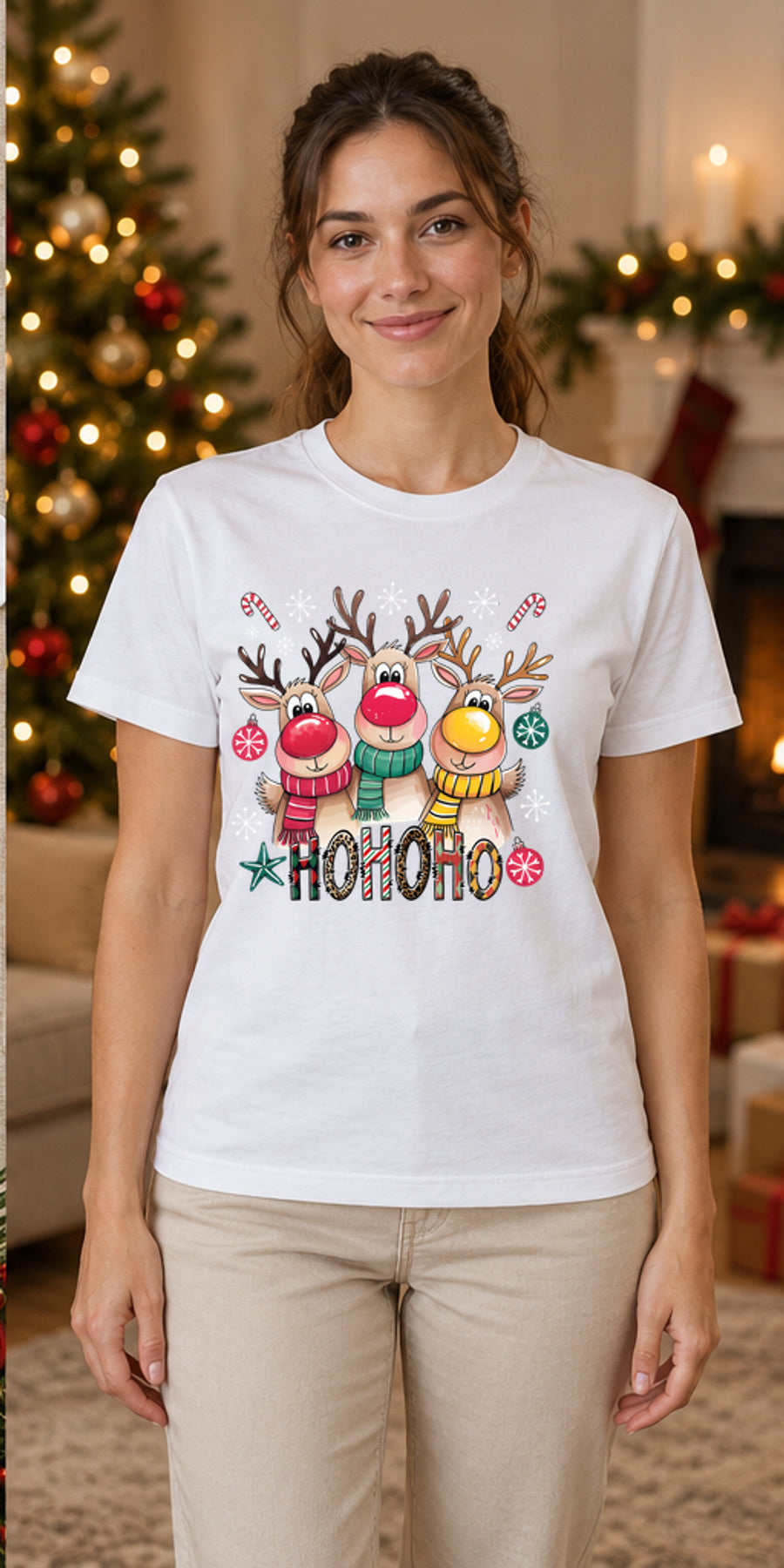 Tricou de Crăciun Ho Ho Deers - Alb - tricou unisex pe model feminin (mockup)