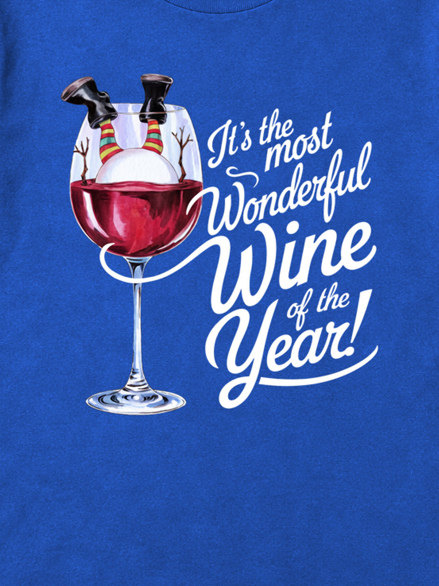 Tricou de Crăciun Wine Of The Year - Albastru - detaliu grafică (mockup)