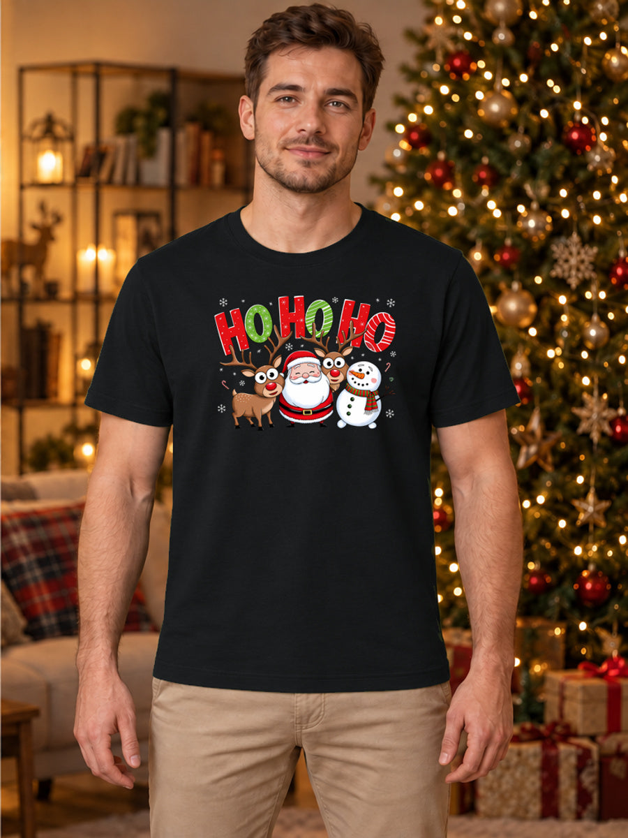 Tricou de Crăciun Ho Ho Friends - Negru - tricou unisex pe model masculin (mockup)