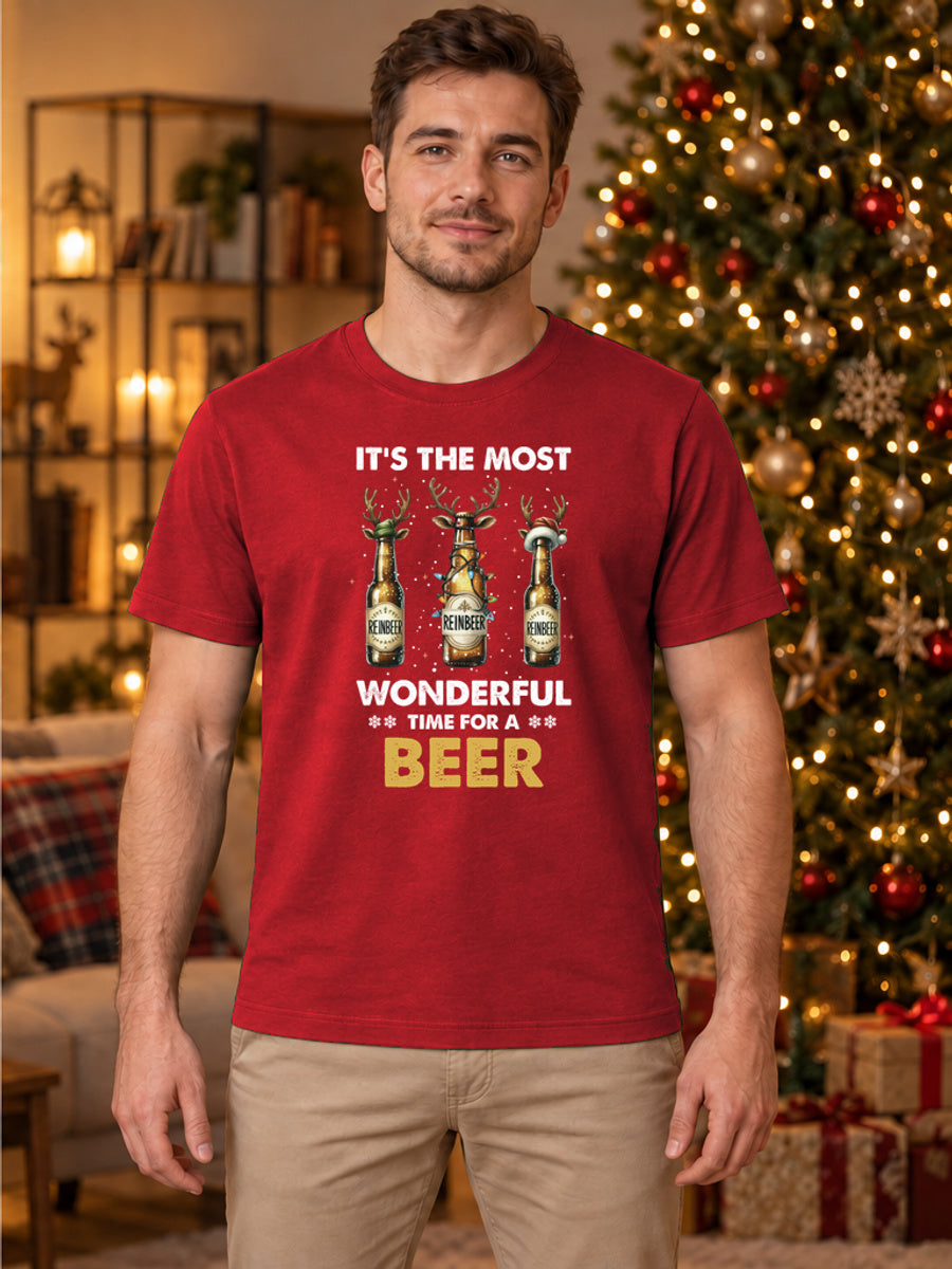 Tricou de Crăciun Wonderful Beer - Roșu - tricou unisex pe model masculin (mockup)