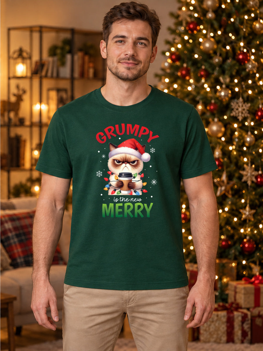Tricou de Crăciun Merry Grumpy - Bottle Green - tricou unisex pe model masculin (mockup)